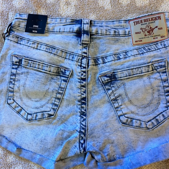 True Religion Jennie Curvy Mid Rise Short - Picture 2 of 5